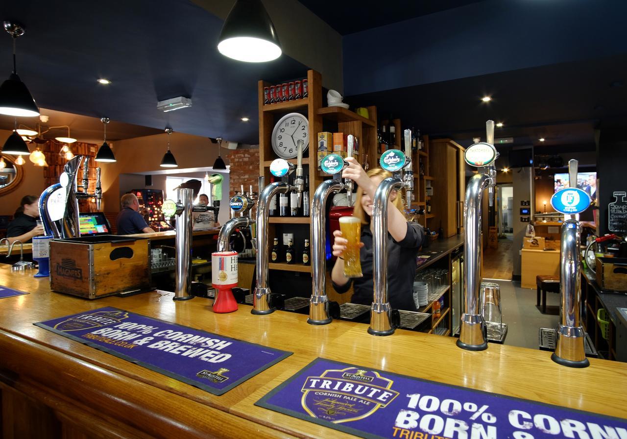 Stones Hotel And Bar Майнхед Экстерьер фото